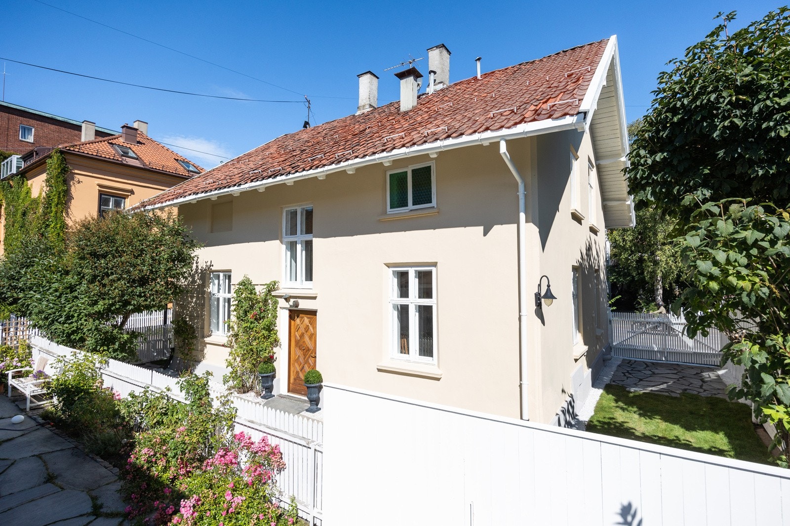 Frittstående byvilla - Oppført i 1871, pusset opp i 2022 - Sjelden mulighet - Meget attraktiv beliggenhet! Galleribilde