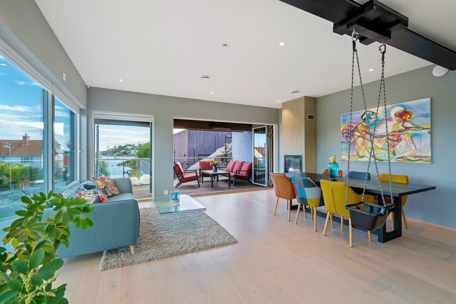 Panoramavinduer skaper en unik nærhet til sjøen Galleribilde