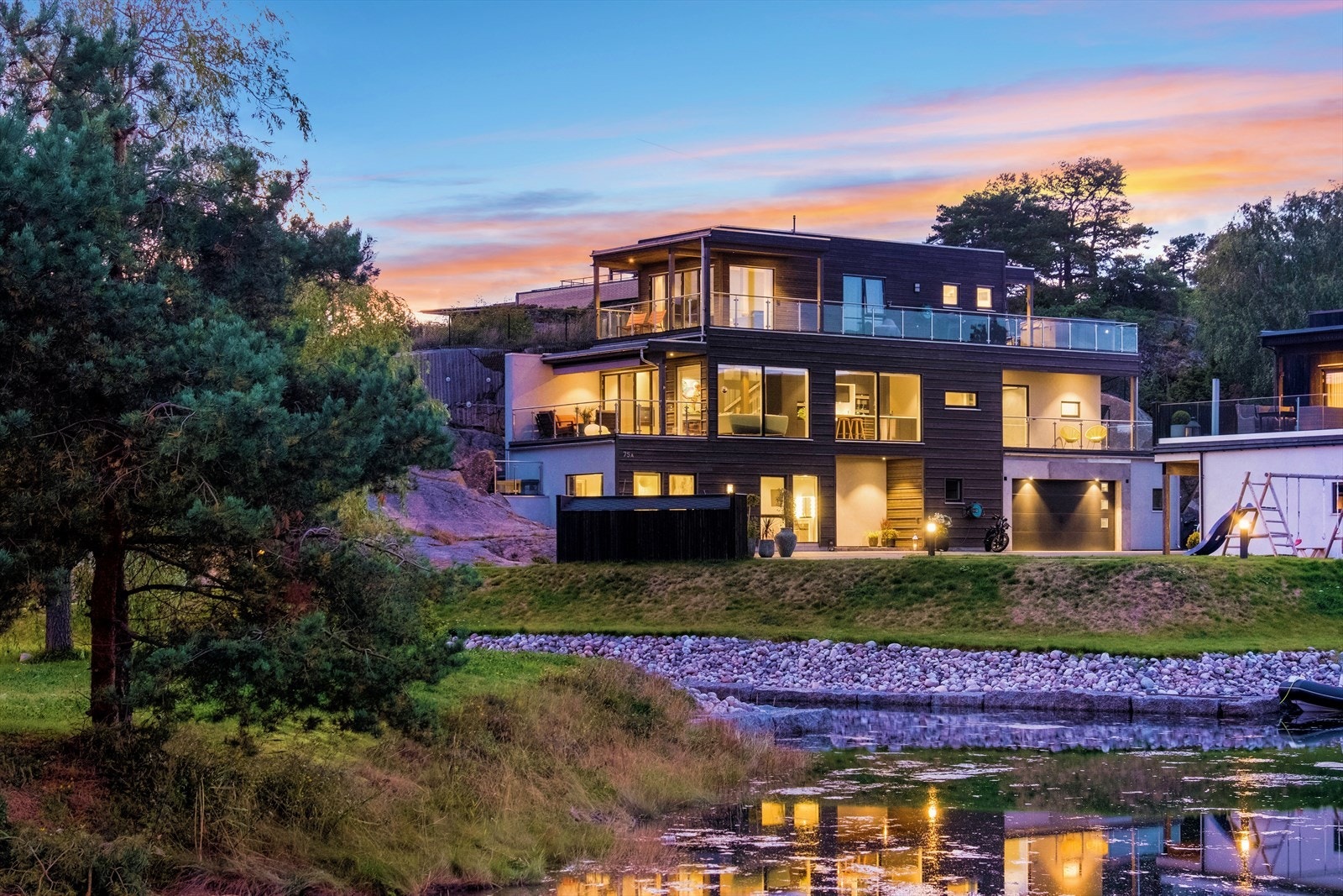 VELKOMMEN TIL SKAUSTRANDA 75 A Galleribilde