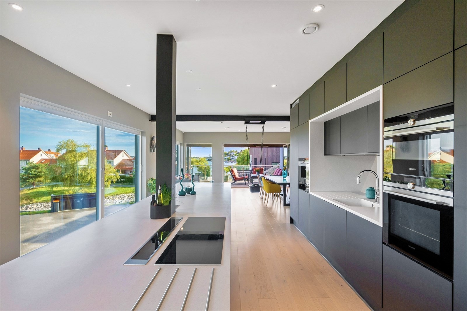 Et skikkelig kjøkken for deg som vil samle familien rundt husets hjerte Galleribilde