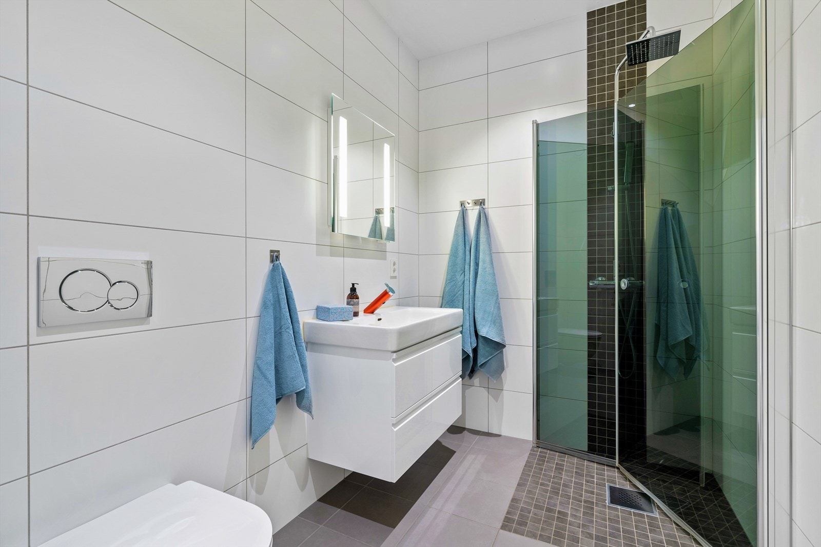 Baderom for soverommene her nede Galleribilde