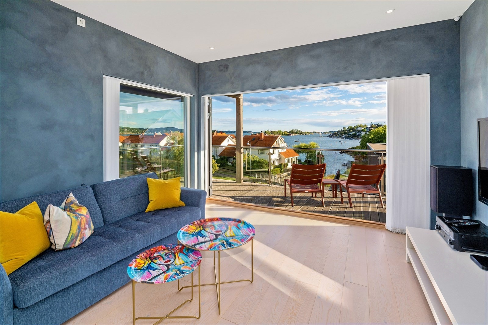 Du skal overleve et liv med denne utsikten. Faktisk enda råere når høststormene banker på ruta di og vil inn Galleribilde