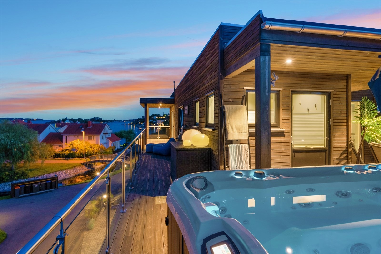 Stjernehimmel, måkeskrik og en iskald P-max. Livet leker da Galleribilde