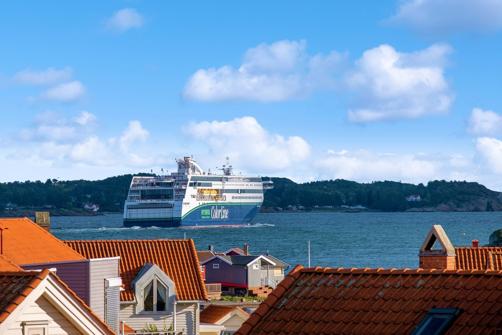 Det obligatoriske fergebilde ALLE bare MÅ ha når man bor så sjønært Galleribilde