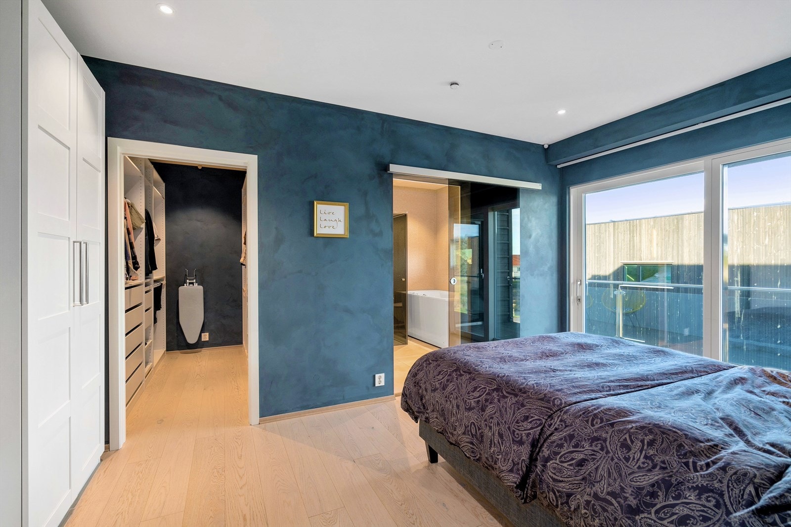 Master bedroom med walk-in og eget bad Galleribilde