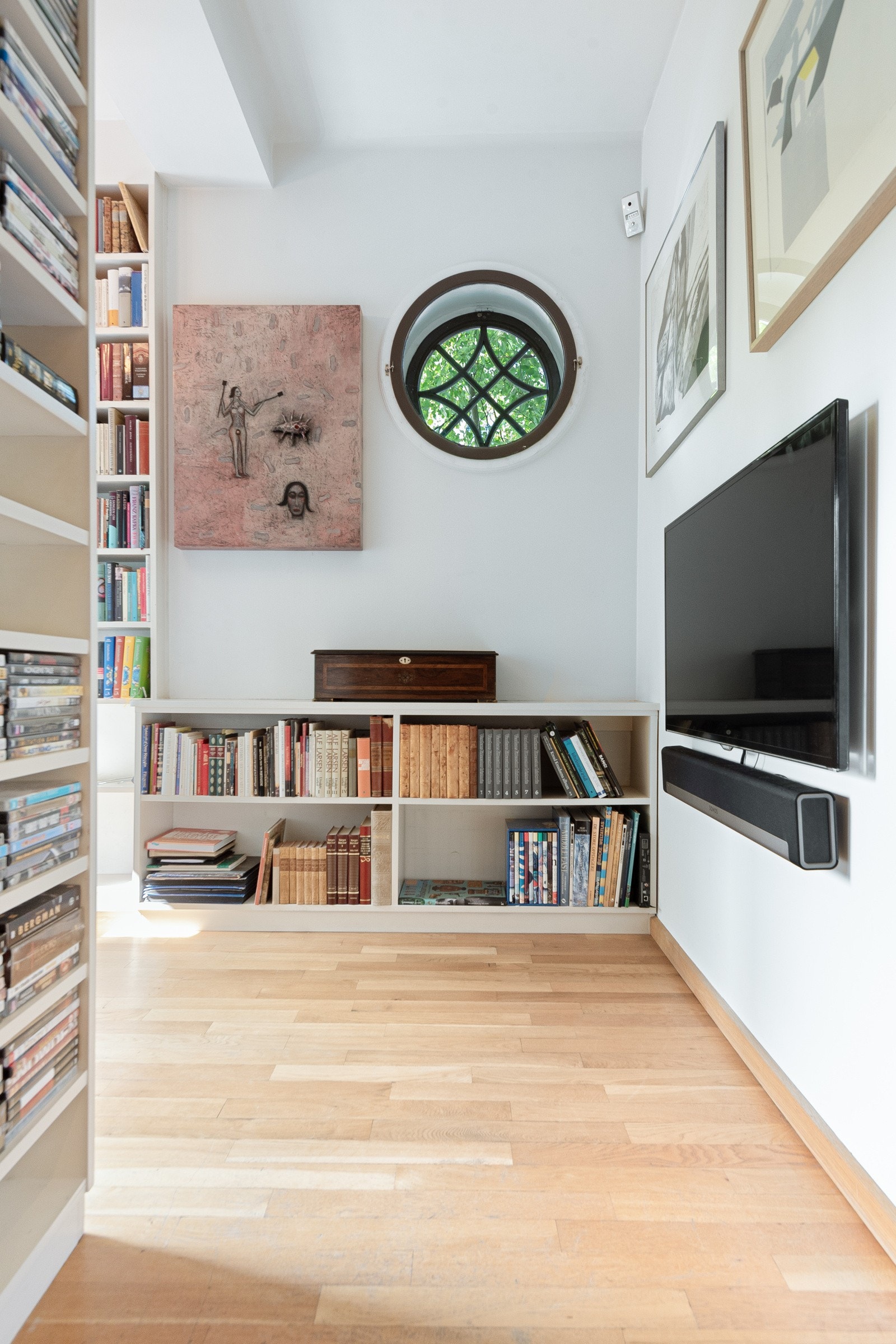 Tv-stue/bibiliotek i 1. etg. Galleribilde