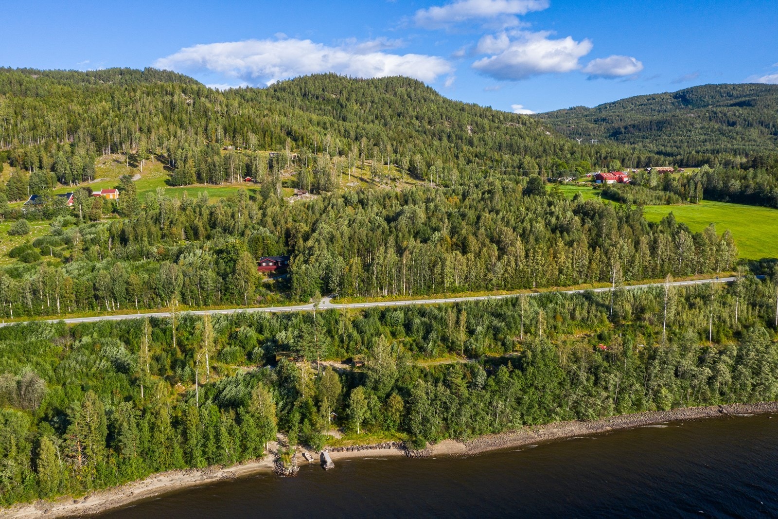 Ligger fint og solrikt til Galleribilde