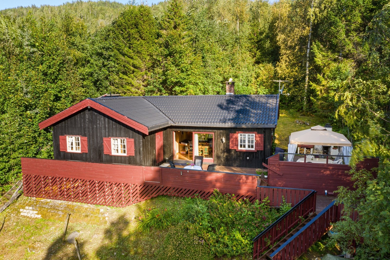 Flott familiehytte med stor terrasse Galleribilde