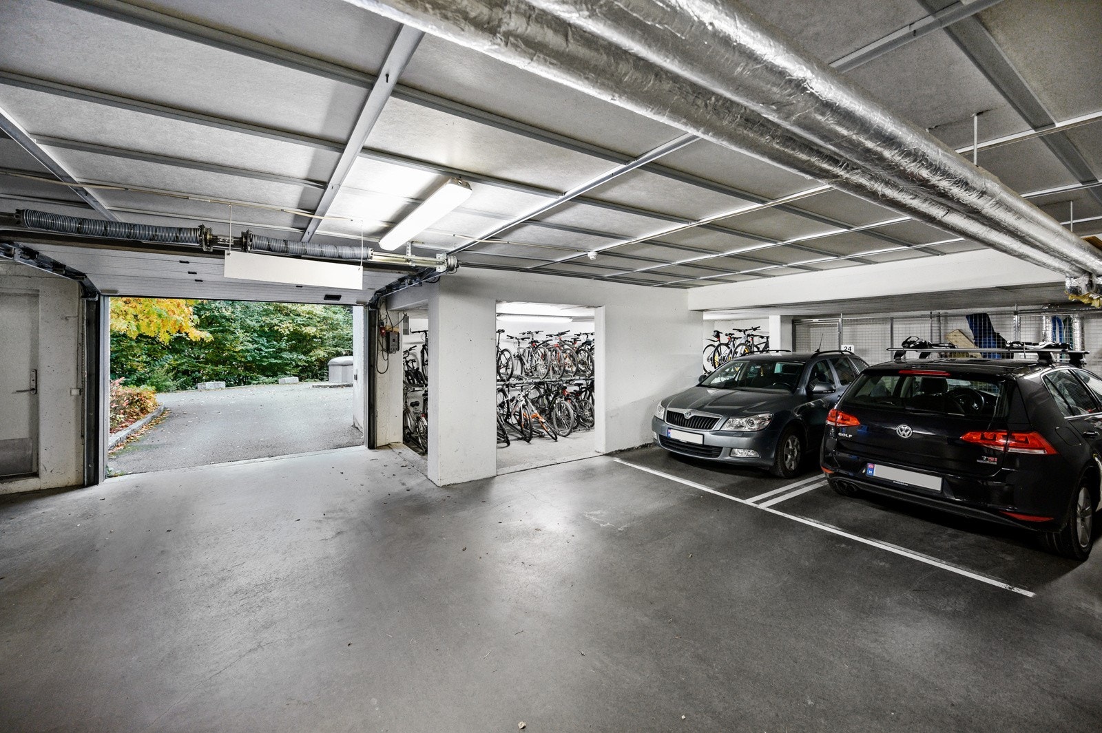 Mulighet for leie av garasjeplass i felles lukket anlegg. Galleribilde