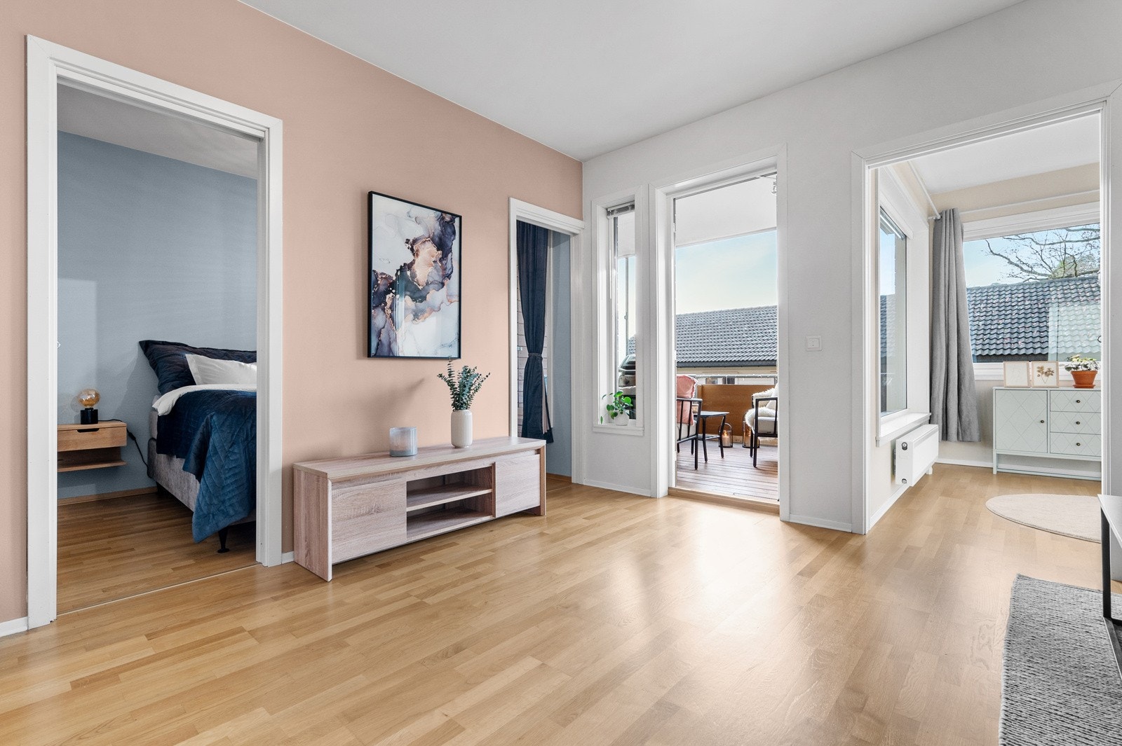 Adkomst fra stuen til begge soverom. Galleribilde