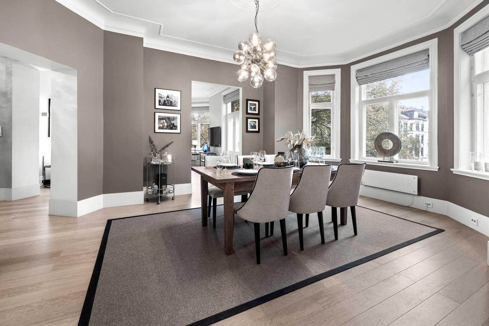 Her kan man fint plassere et stort spisebord - perfekt for de store begivenhetene! Galleribilde