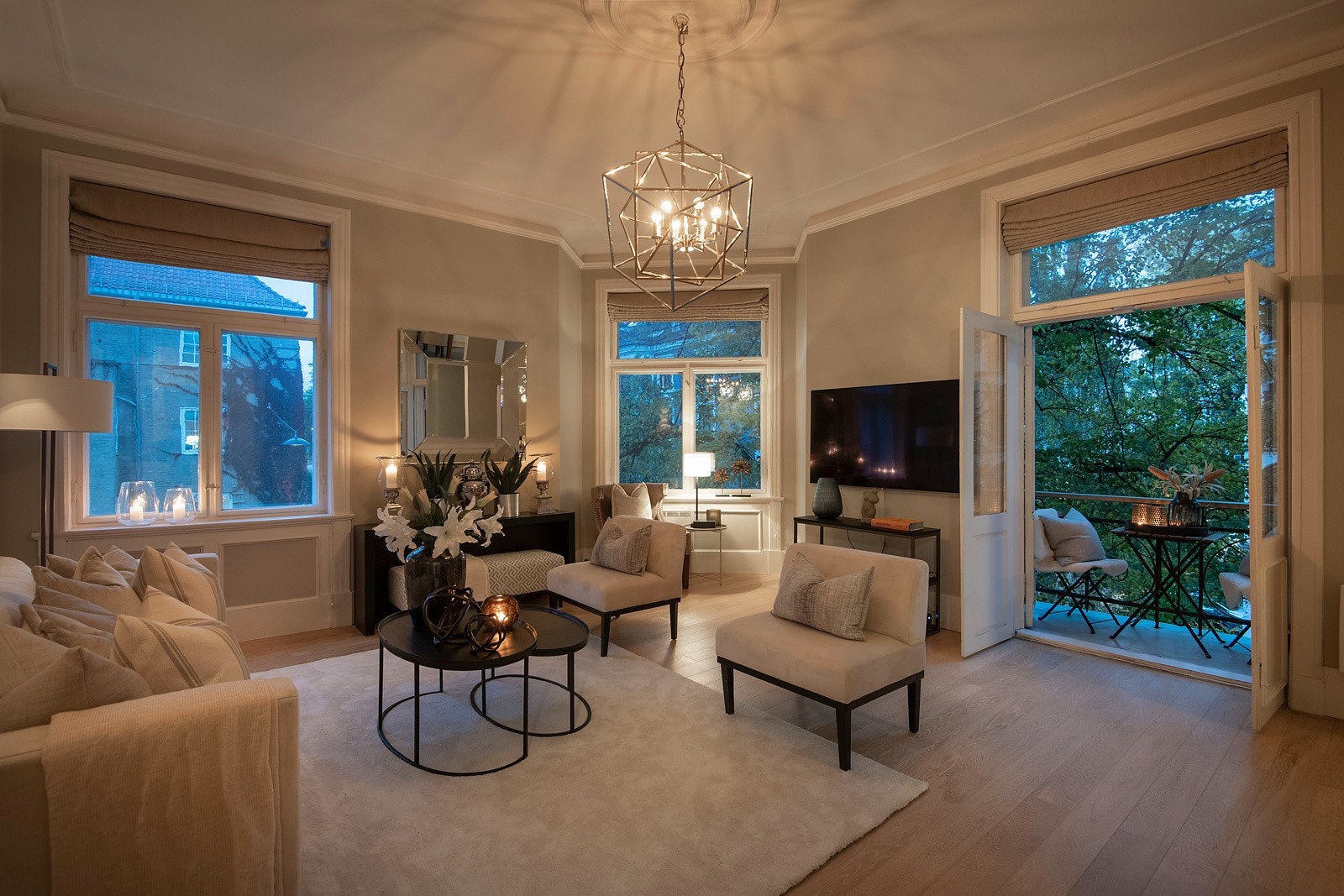 Fra stuen er det utgang til en balkong. Galleribilde