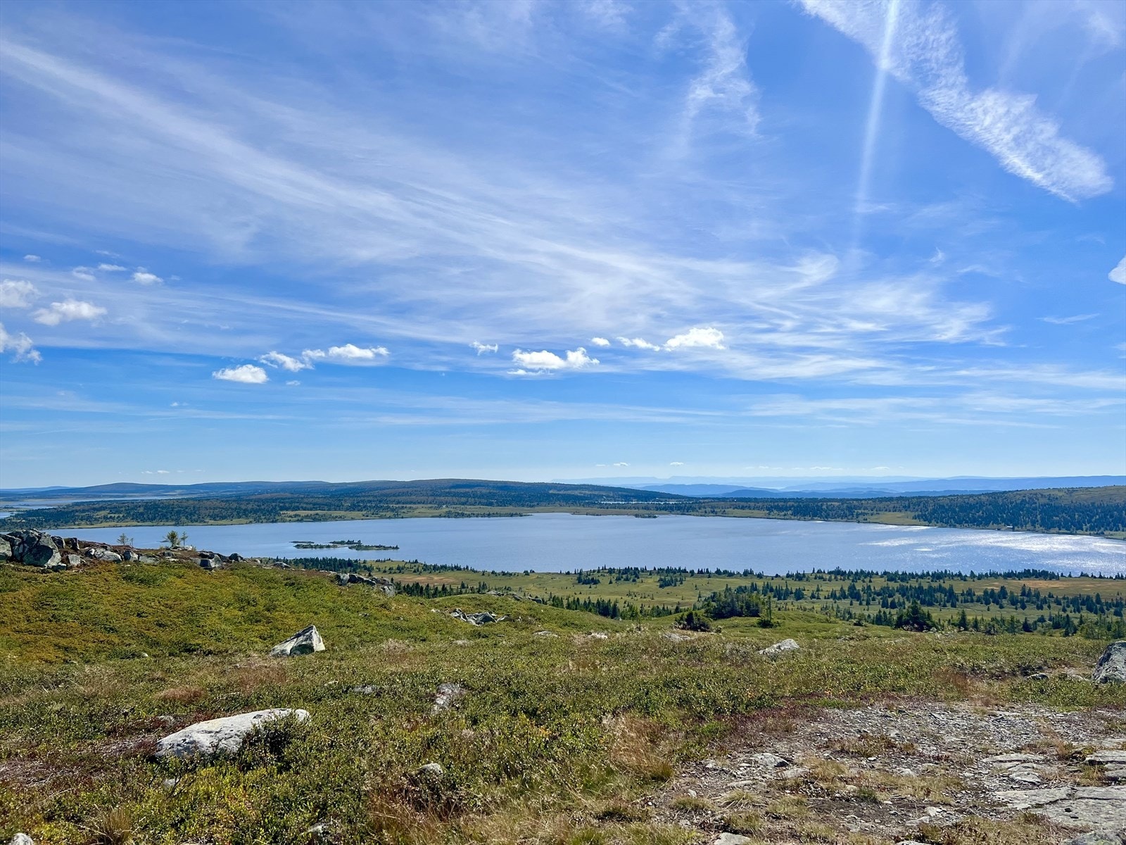 Flere populære destinasjoner og rekreasjonsmuligheter i nærområdet sommer som vinter. Galleribilde