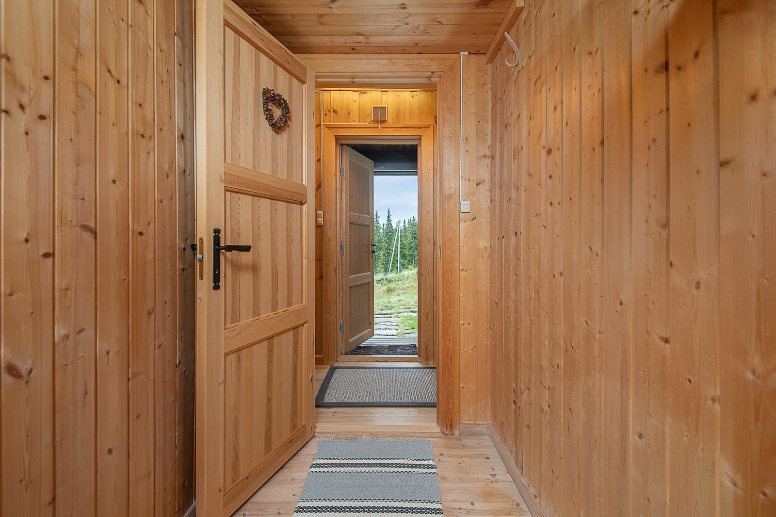 Du ønskes velkommen inn via hyggelig entré. Galleribilde