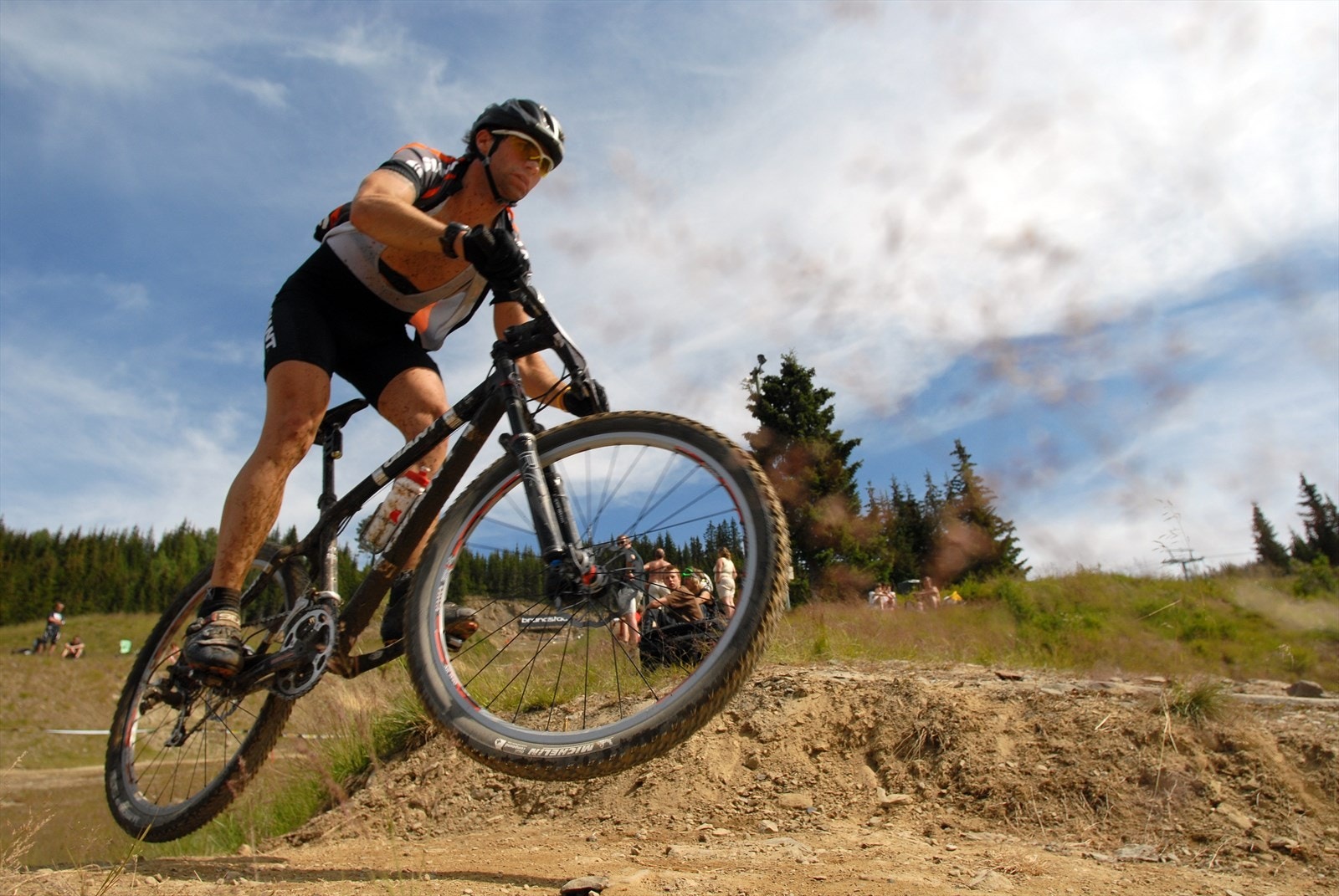 På sommeren er det mange flotte turstier og sykkelmuligheter tilpasset både store og små. Galleribilde