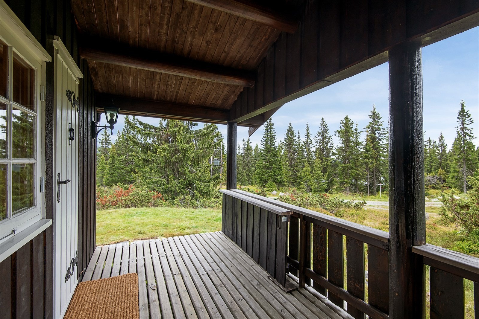 Vestvendt terrasse på 8 m ² BRA med utgang fra stue. Galleribilde