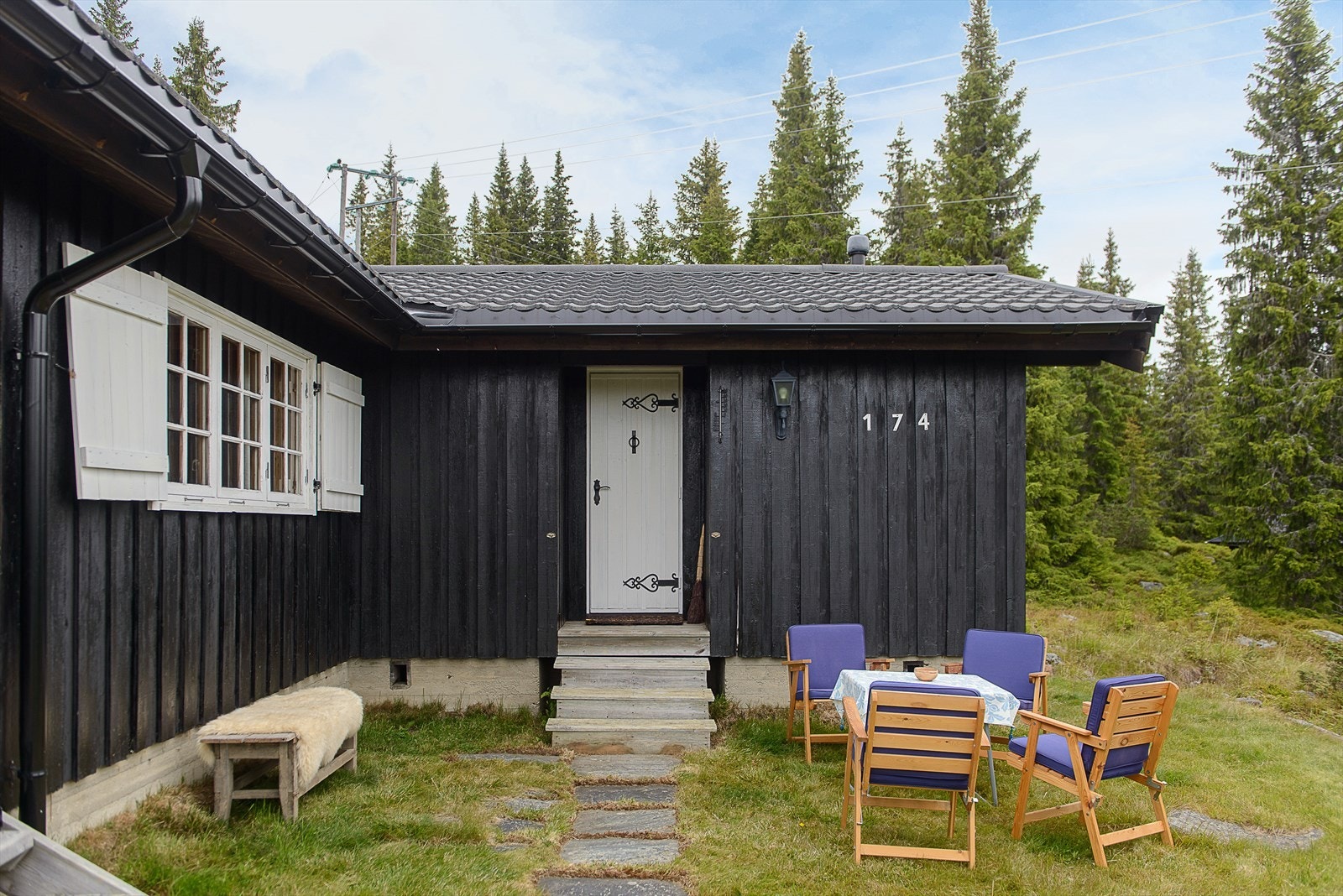 Inngangspartiet på hytta. Galleribilde