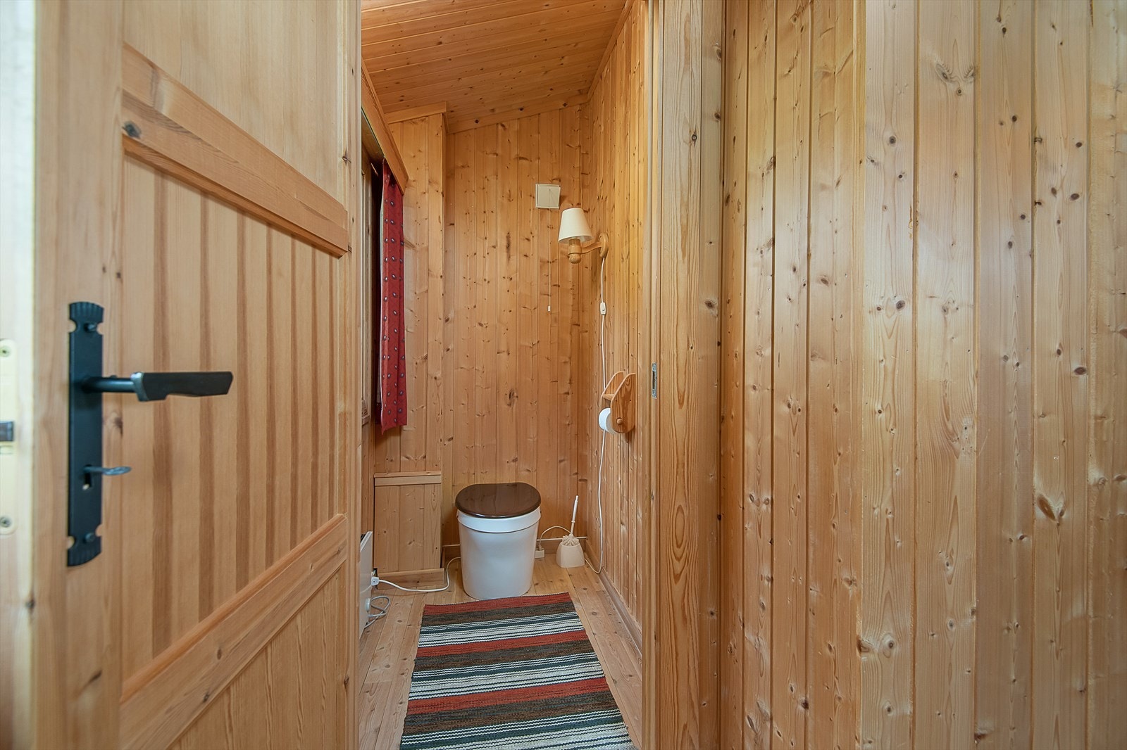 WC-rom innredet med snurredo med 4 kammer. Galleribilde