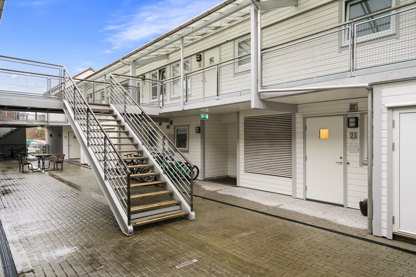Sameiet består av 23 leiligheter og 1 næringsdel. Galleribilde