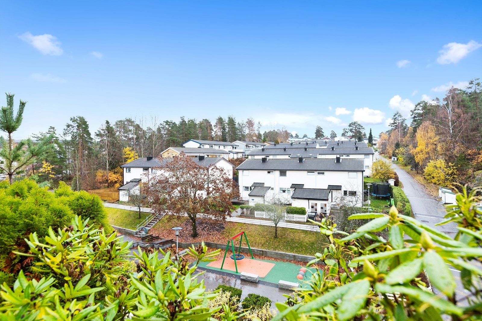 Utsyn utover nærområdet og borettslaget. Galleribilde