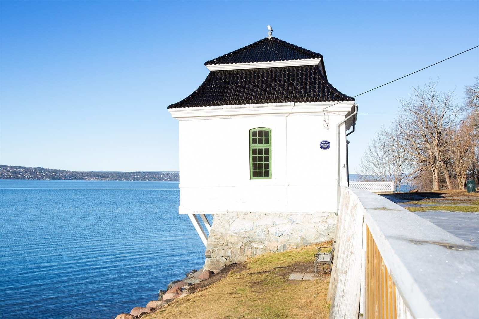 En av Oslos mest populære badestrender, Hvervenbukta ligger kun 15 min gange fra leiligheten. Galleribilde