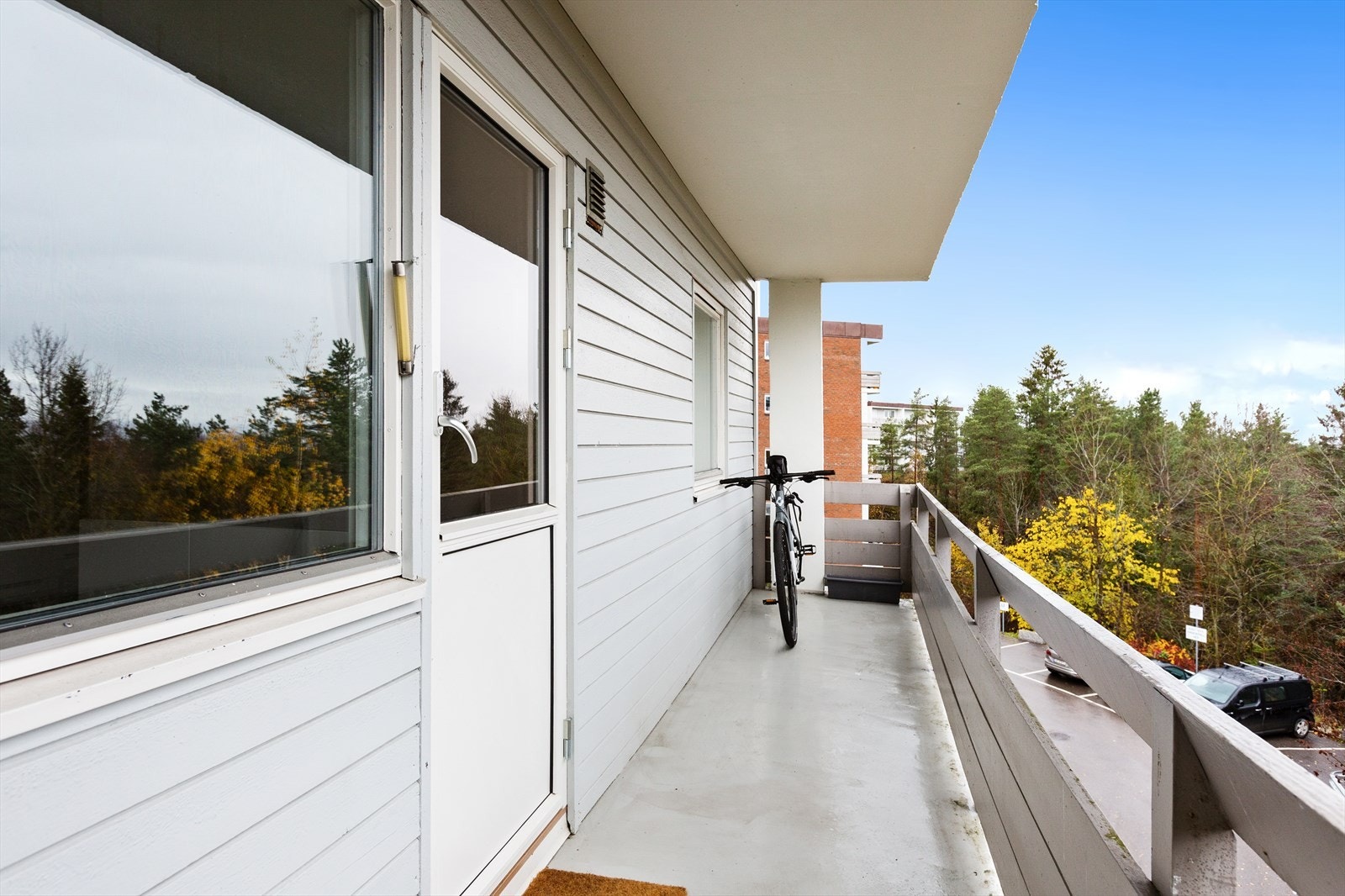 Utgang fra spisestue til en nordvendt balkong med på 8 m². Galleribilde