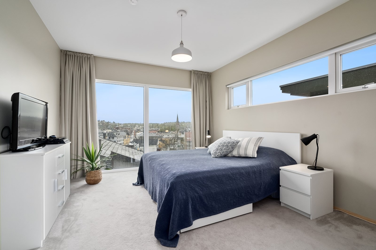 Masterbedroom med walk-in og bad Galleribilde