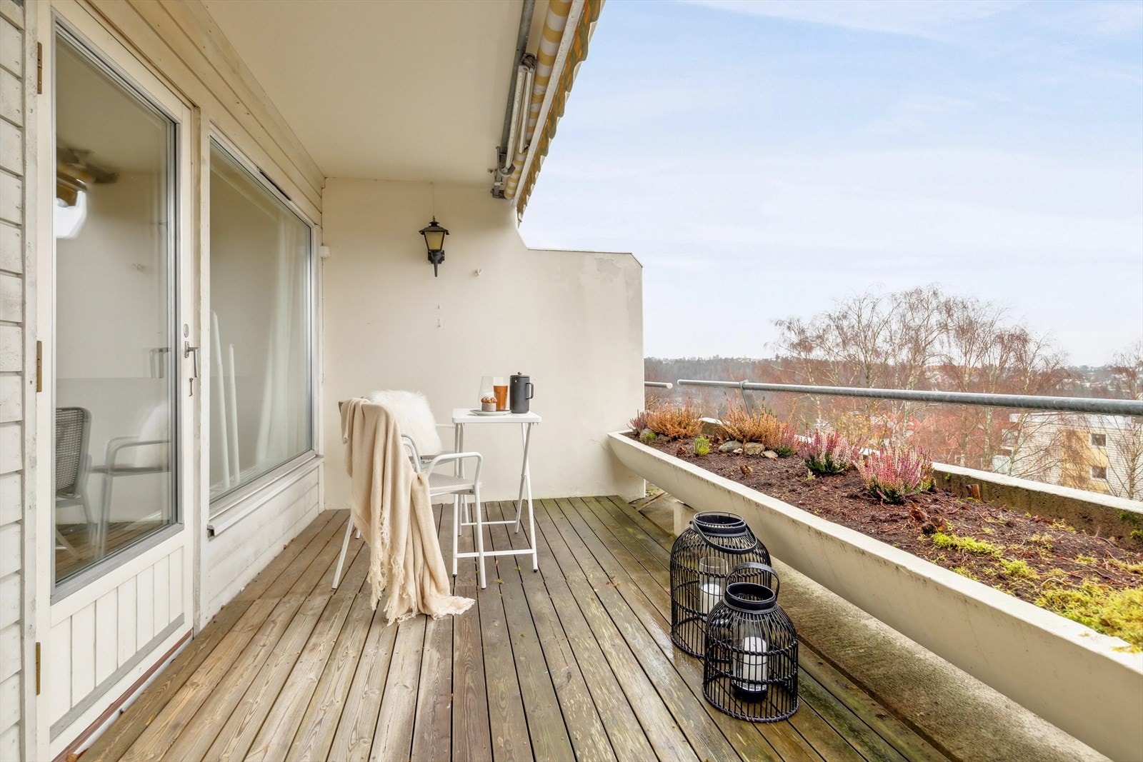 Balkongen er et herlig sted hvor man med enkle grep kan skape en herlig plass hvor man kan nyte solrike dager og lune kvelder Galleribilde