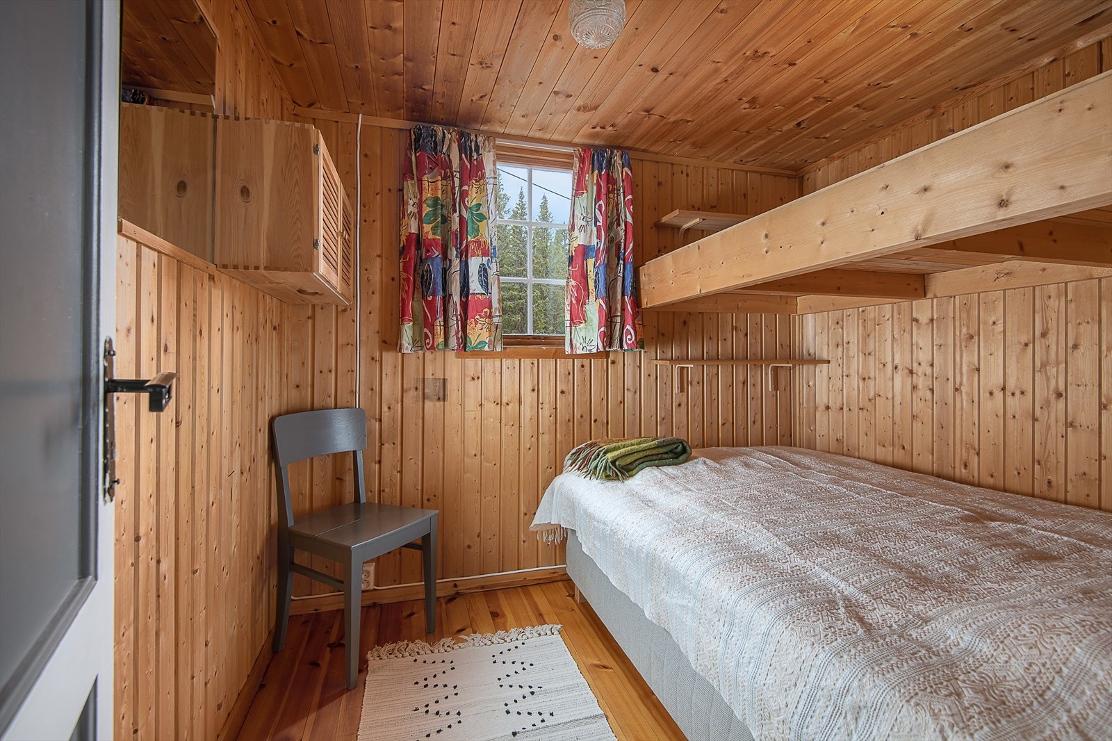 Hytta har totalt to soverom som i dag er innredet med køyesenger. Galleribilde