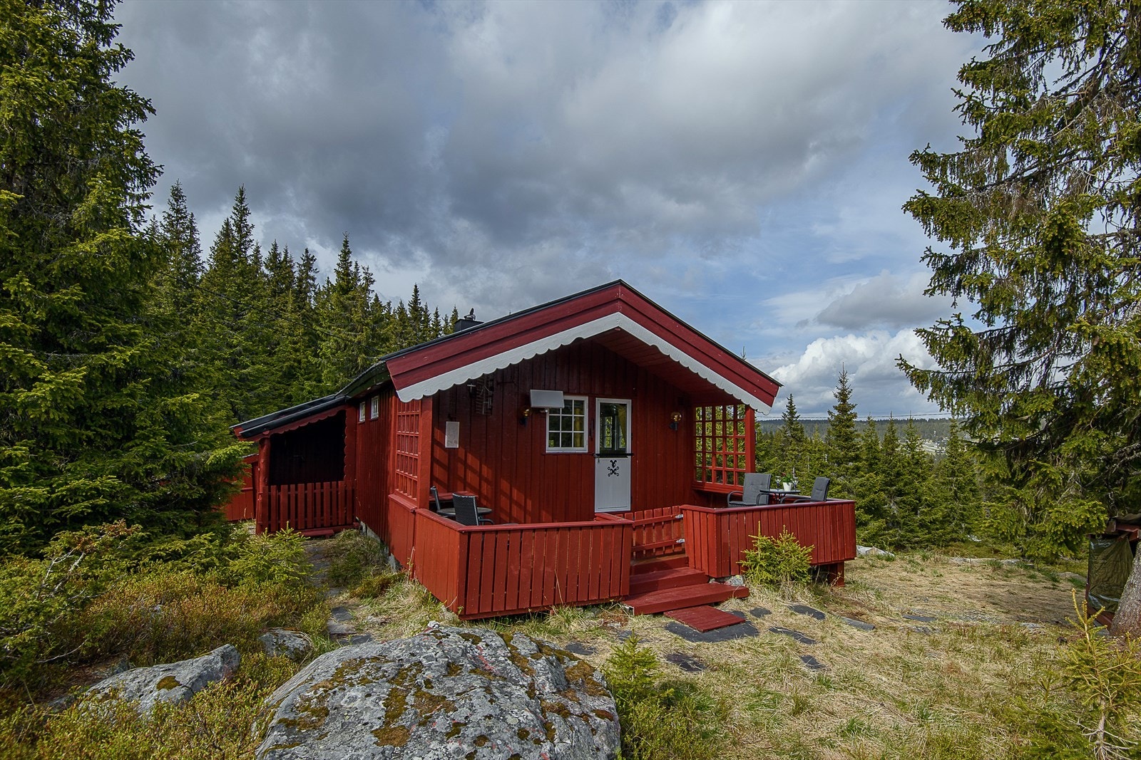 Hytta ligger omkranset av naturskjønne områder - et ypperlig sted å lade batteriene! Galleribilde