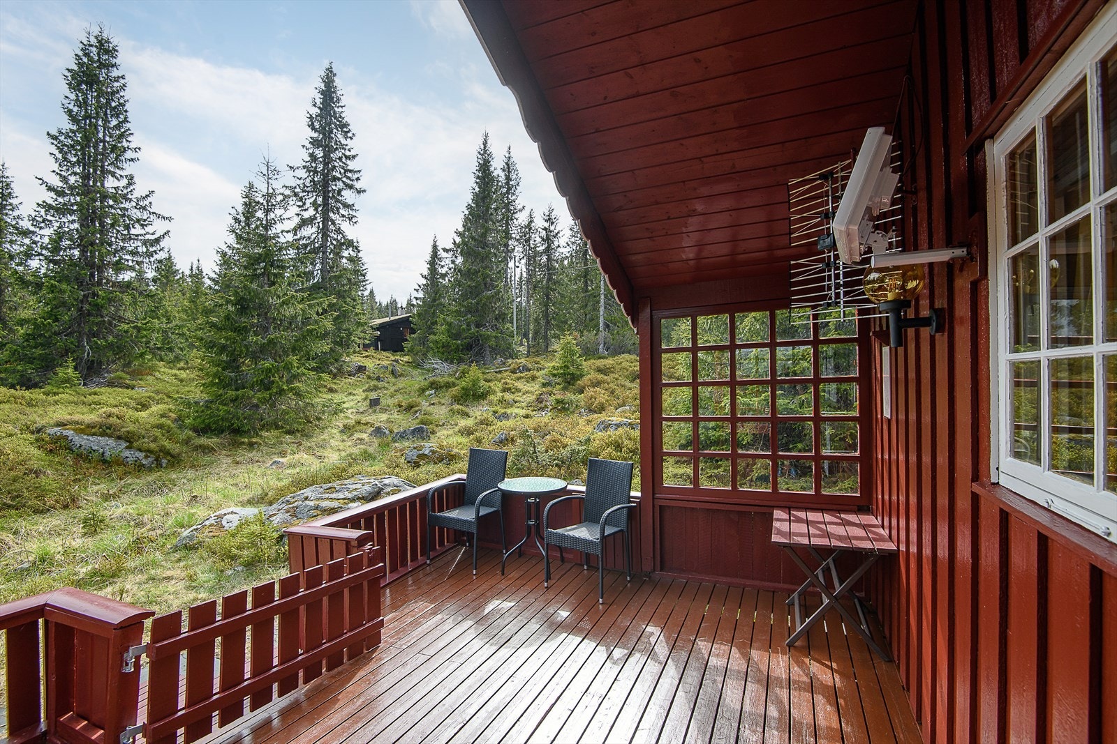 Terrassen byr på gode solforhold og er delvis overbygget. Galleribilde