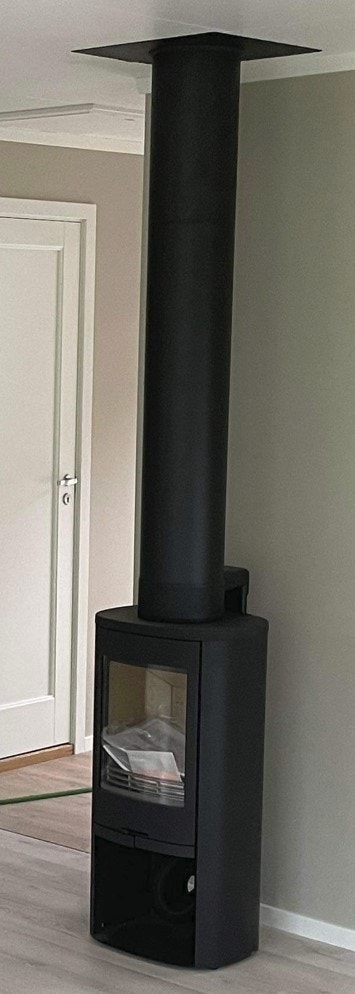 Ferdig montert pipe og ovn Contura 810 Galleribilde