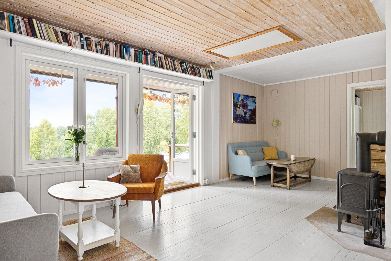 Lys og hyggelig stue med grønt og fint utsyn! Galleribilde