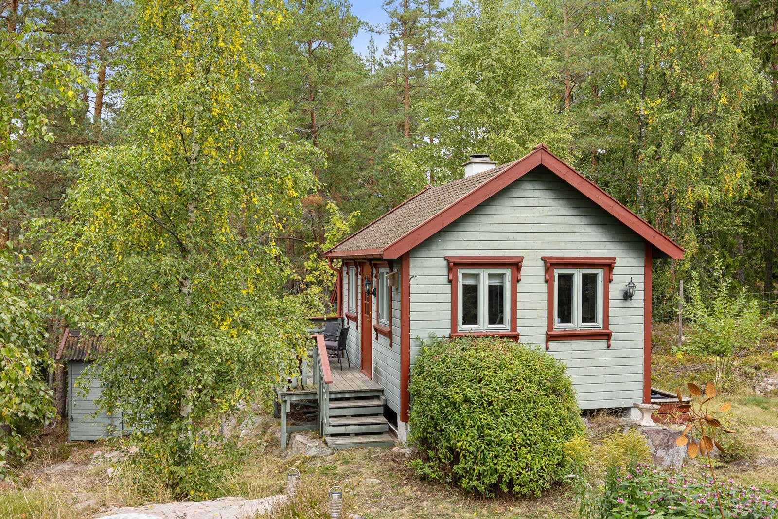 Praktisk anneks med veranda og kryperom med utvendig adkomst. Galleribilde