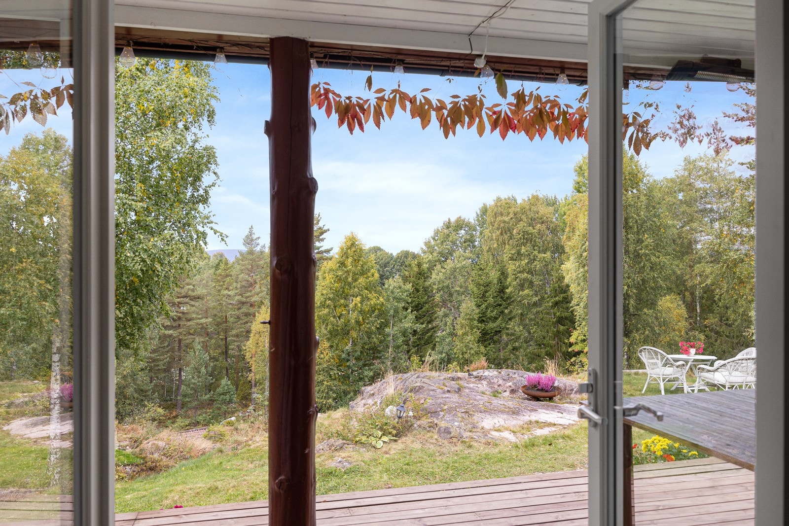 Vinduer og balkongdør med tolags isolerglass fra 2021. Galleribilde