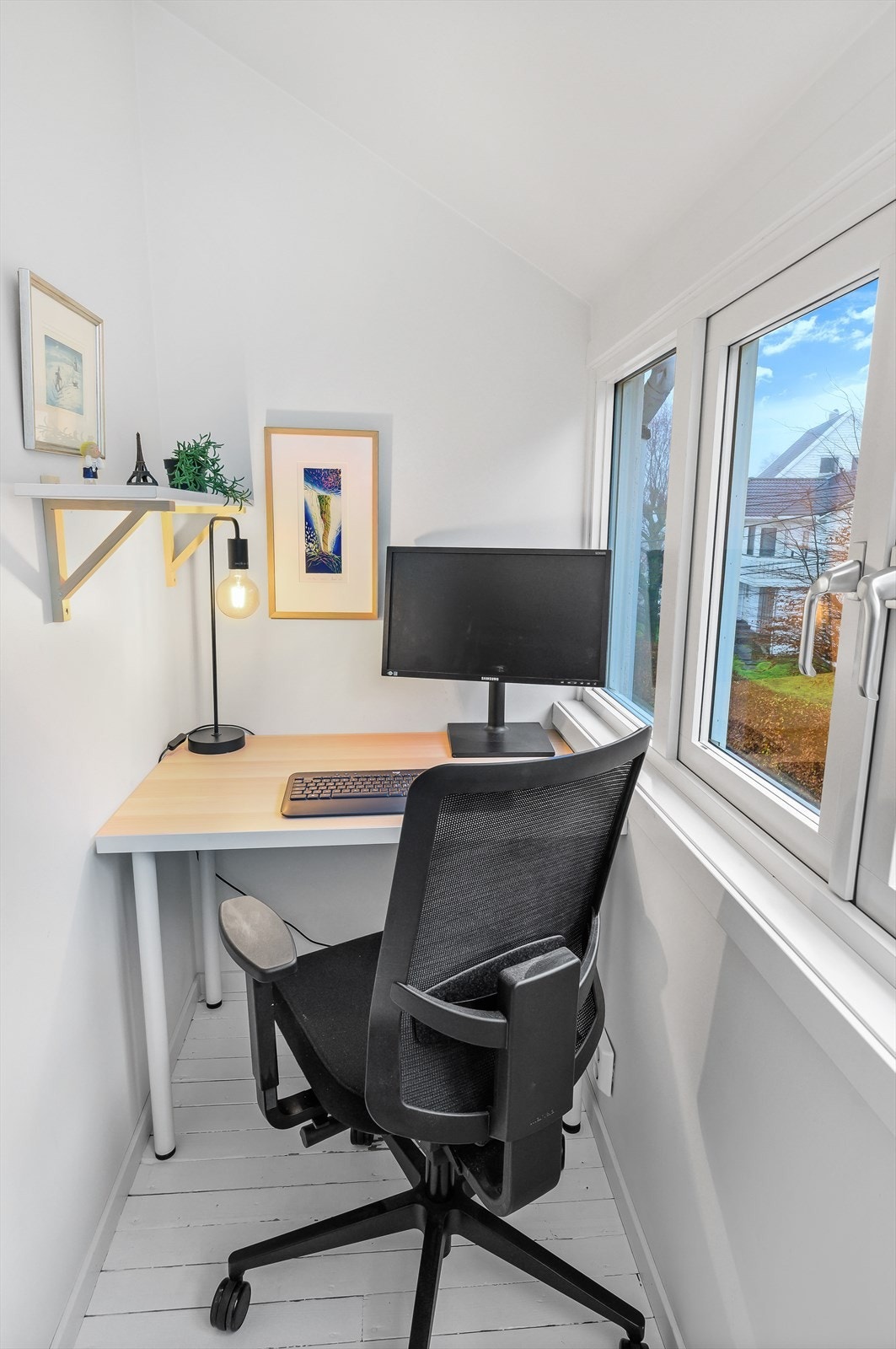 Siste stopp i denne etasjen blir det koselige kontoret. Et fint sted å trekke seg tilbake de dagene hjemmekontor blir en nødvendighet. Galleribilde