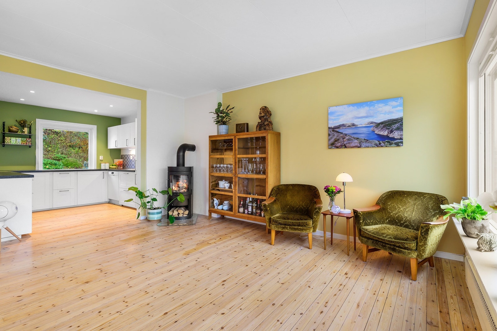 Denne stuen er også av god størrelse med flere innredningsmuligheter. Galleribilde