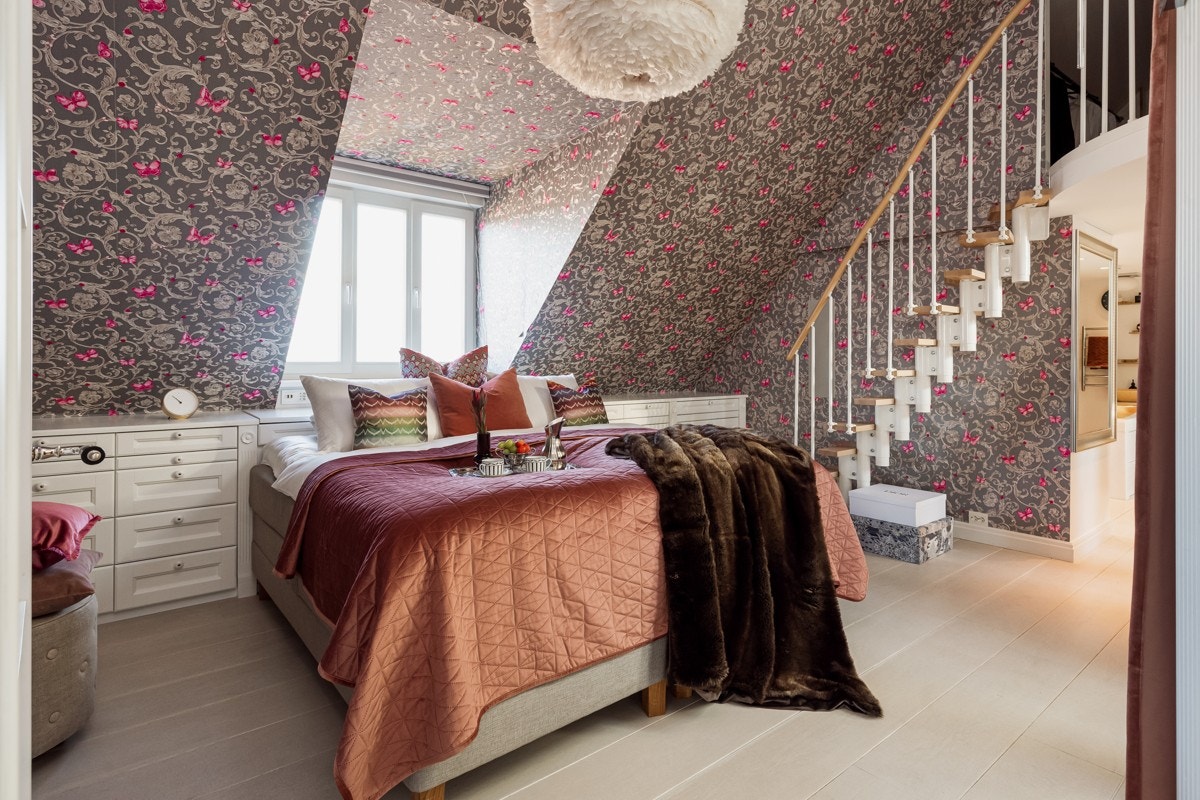 Fra hovedsoverommet har man tilgang til 2 stk walk in closet, spaavdelingen, bad og badstue. Galleribilde