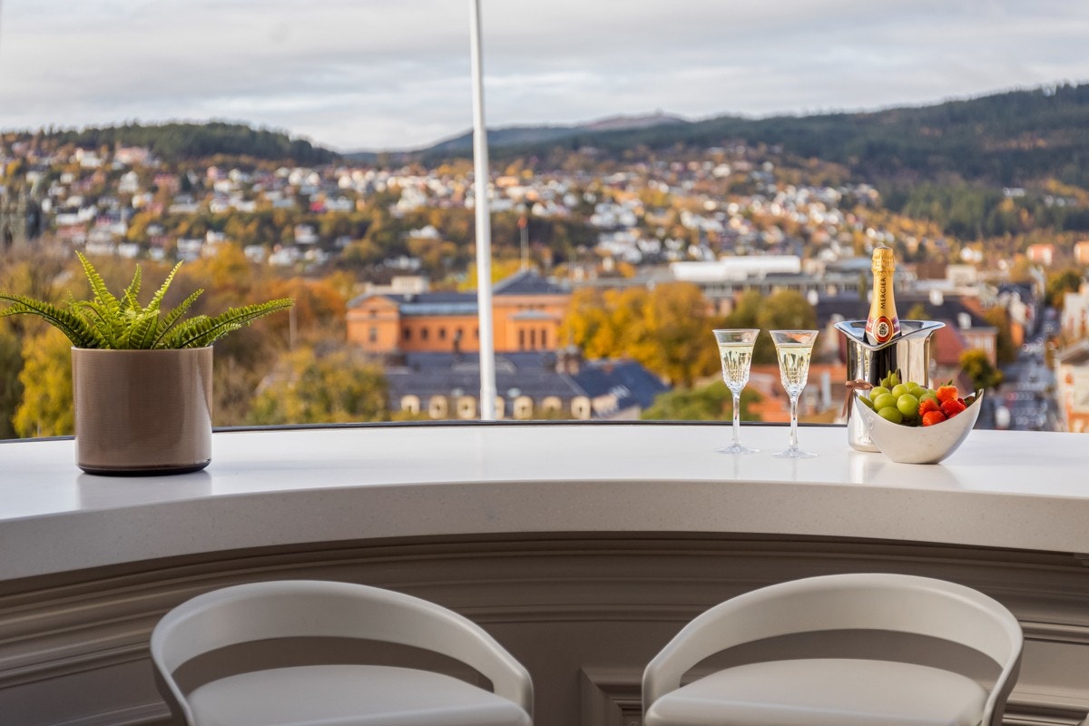 Utsikt fra hev/senk vindu i 2. etasje. Galleribilde