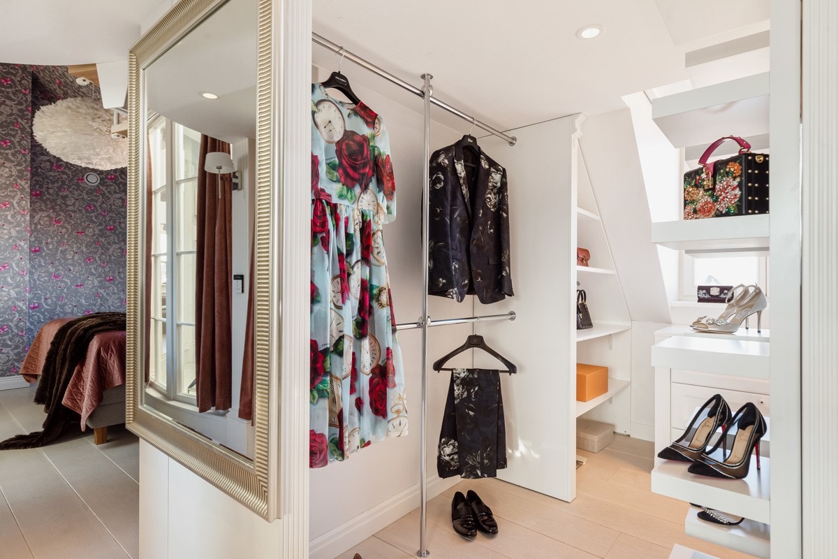 Walk in closet. Galleribilde