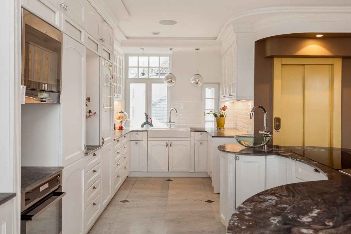 Heisen har installert varmekabler og har høytaler innfelt i taket. Galleribilde