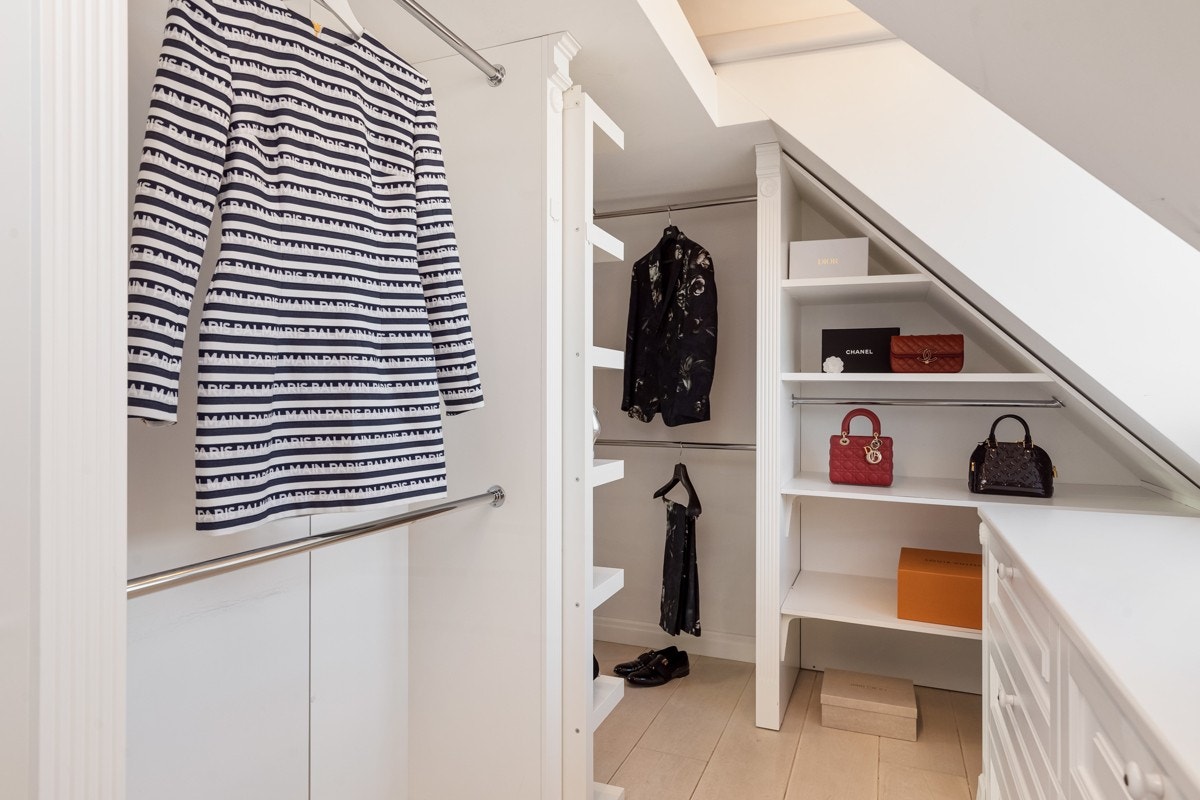 Walk in closet. Galleribilde