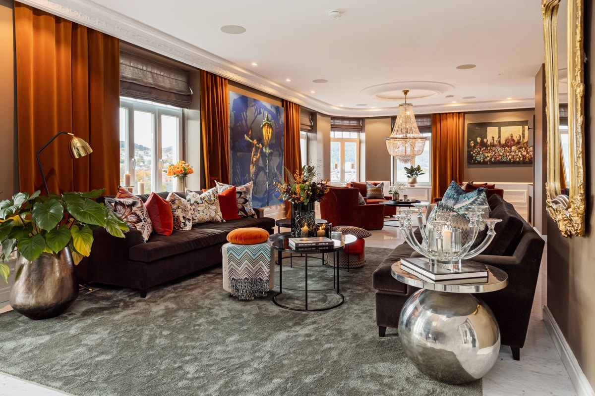 Hovedplanet er gjennomgående med store vindusflater. Galleribilde