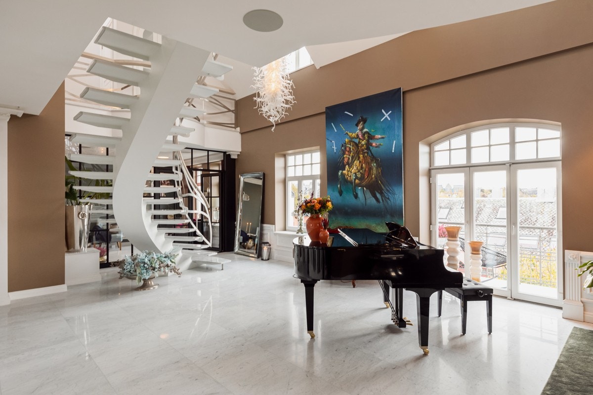 Gjennom en møysommelig byggeprosess fra 2010 til 2018 ble leiligheten ferdigstilt med bruk av eksklusive materialer og gjennomtenkte løsninger. Galleribilde