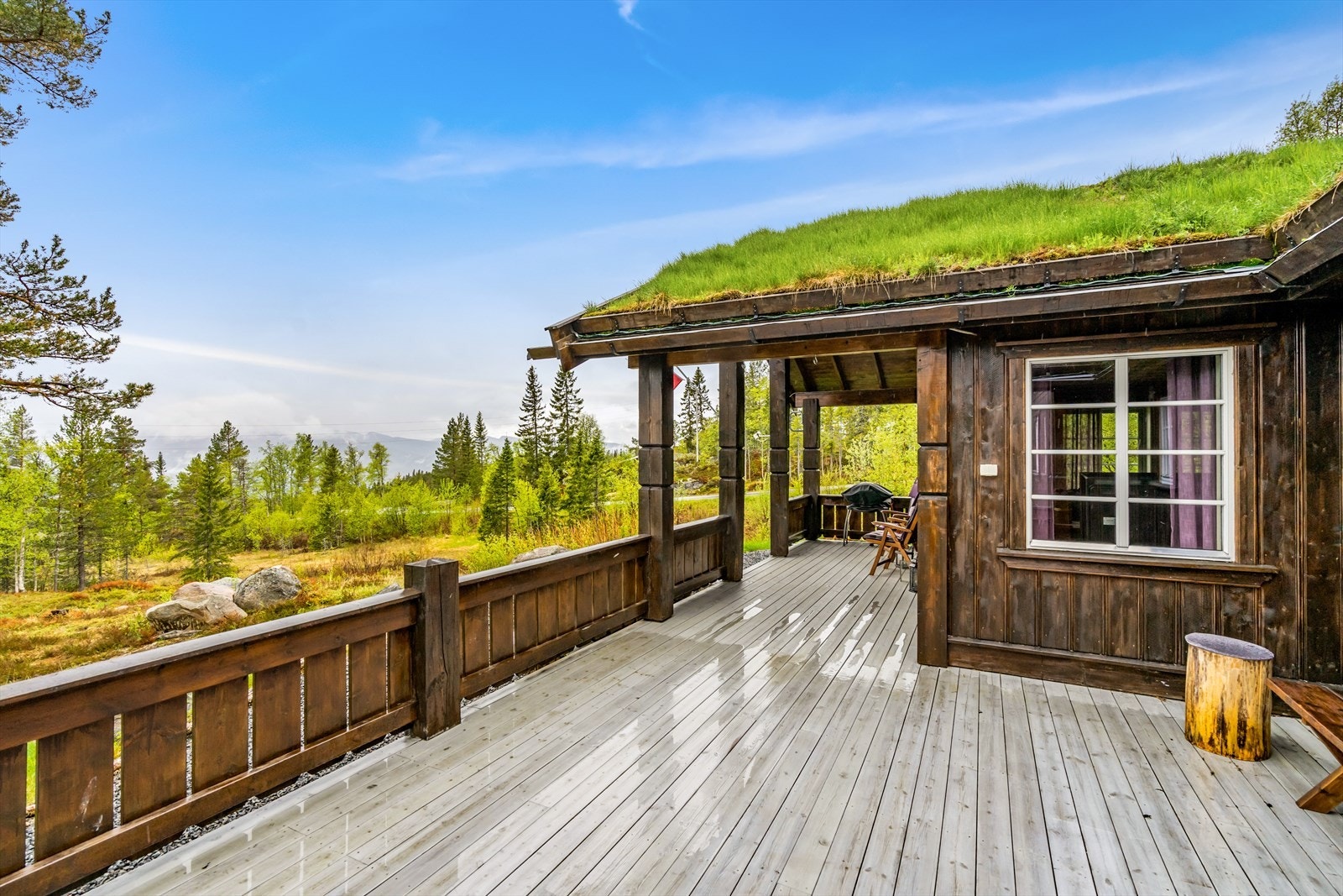 Har kan man usjenert kose seg i solveggen. Galleribilde