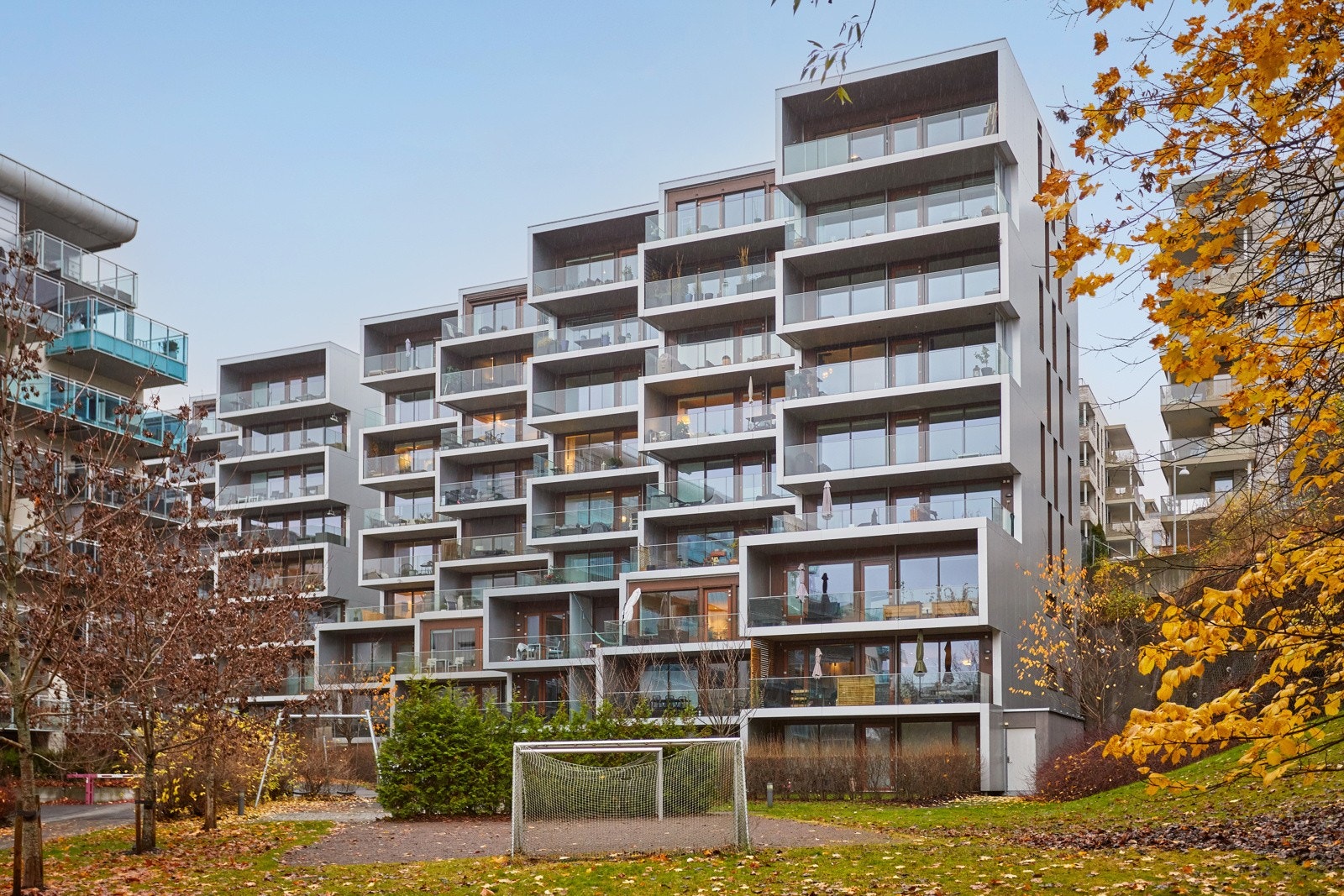 Stor, lys og innbydende 4-roms selveierleilighet i nyere og moderne arkitekttegnet bygg fra 2014. Galleribilde