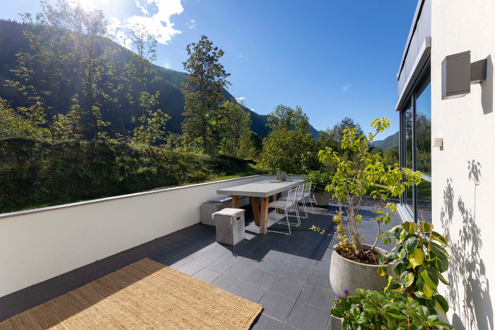 Terrasse mot syd Galleribilde