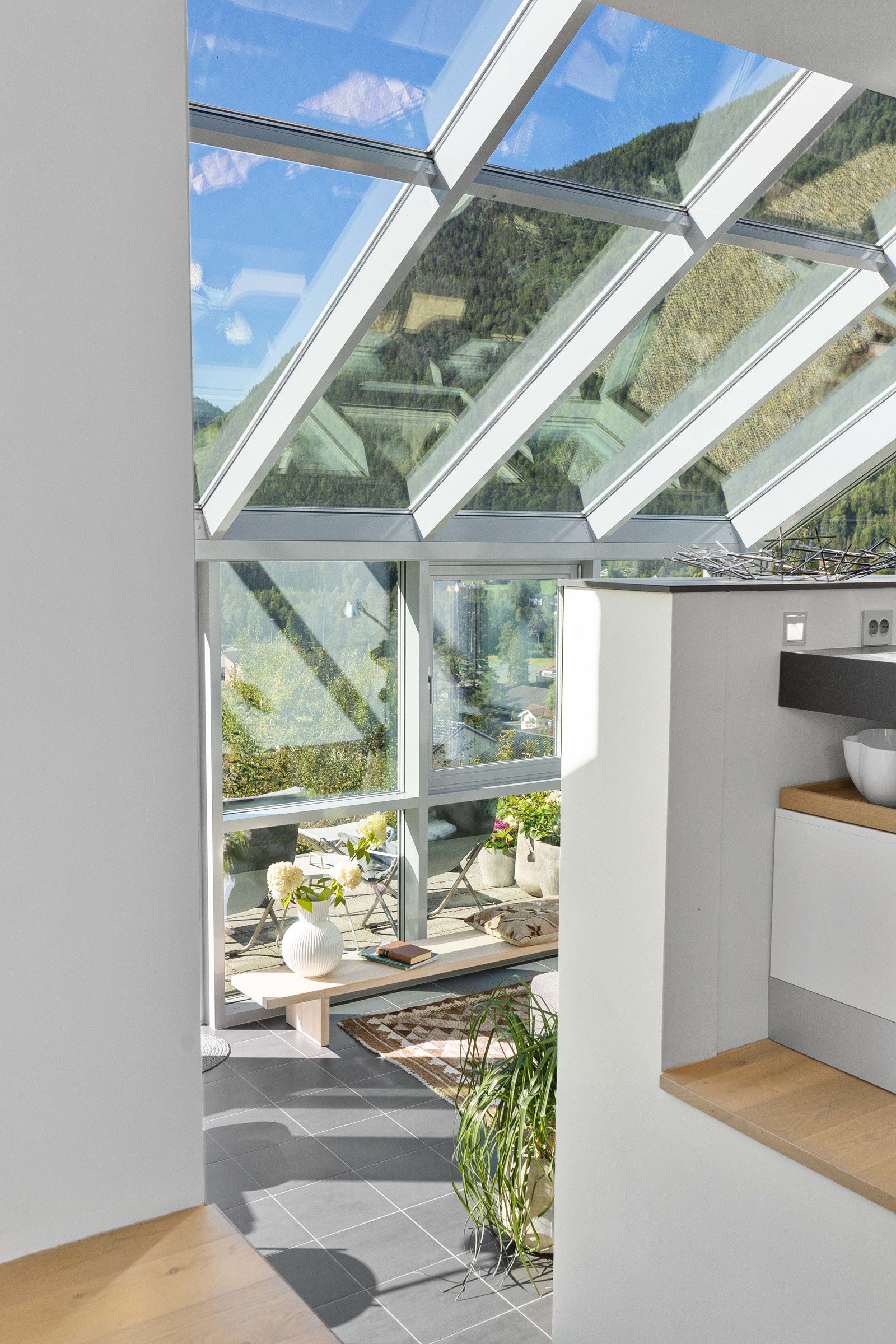 Åpen løsning mot kjøkken og hagestue Galleribilde