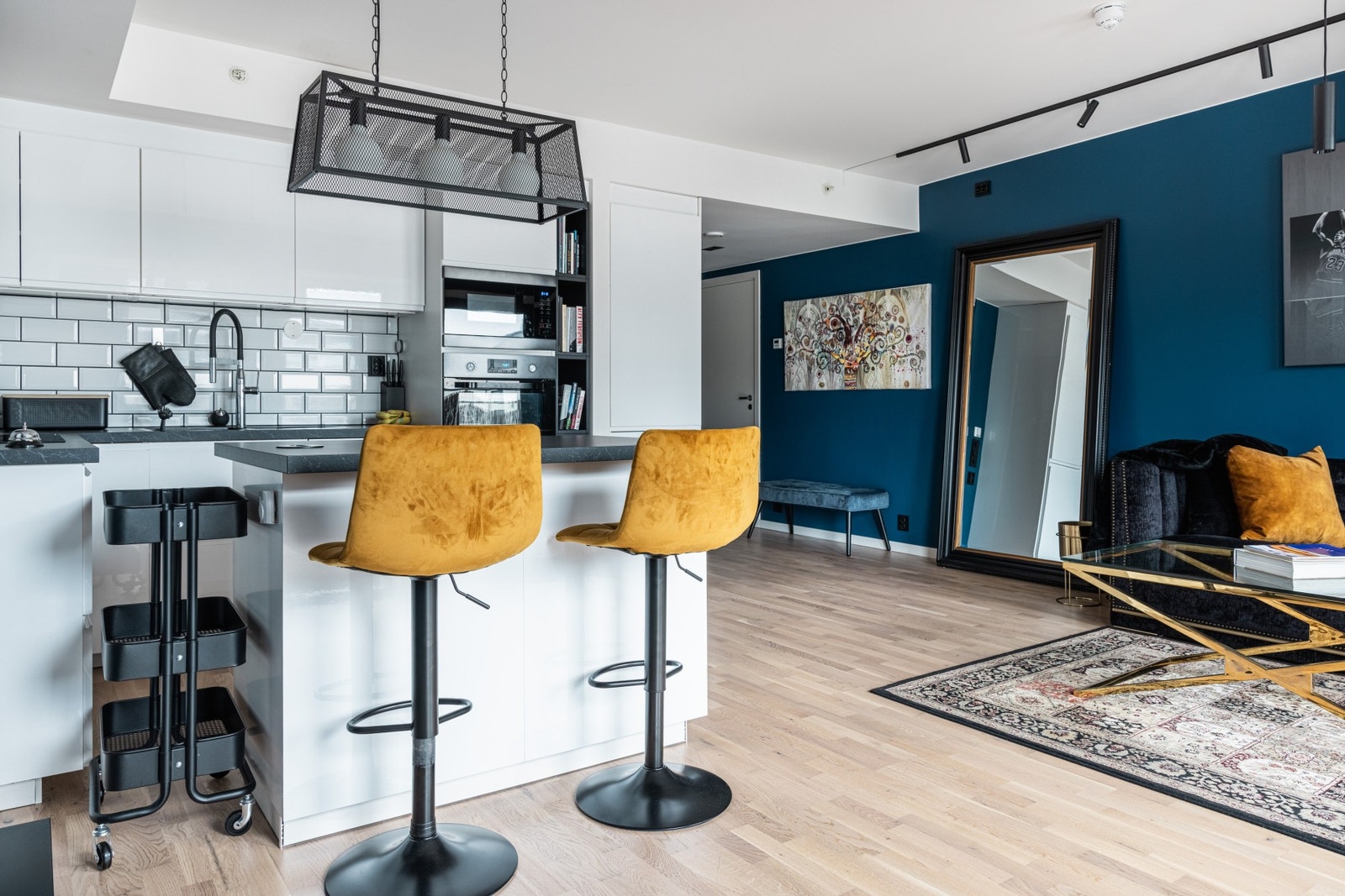 Stilrent og moderne kjøkken. Galleribilde