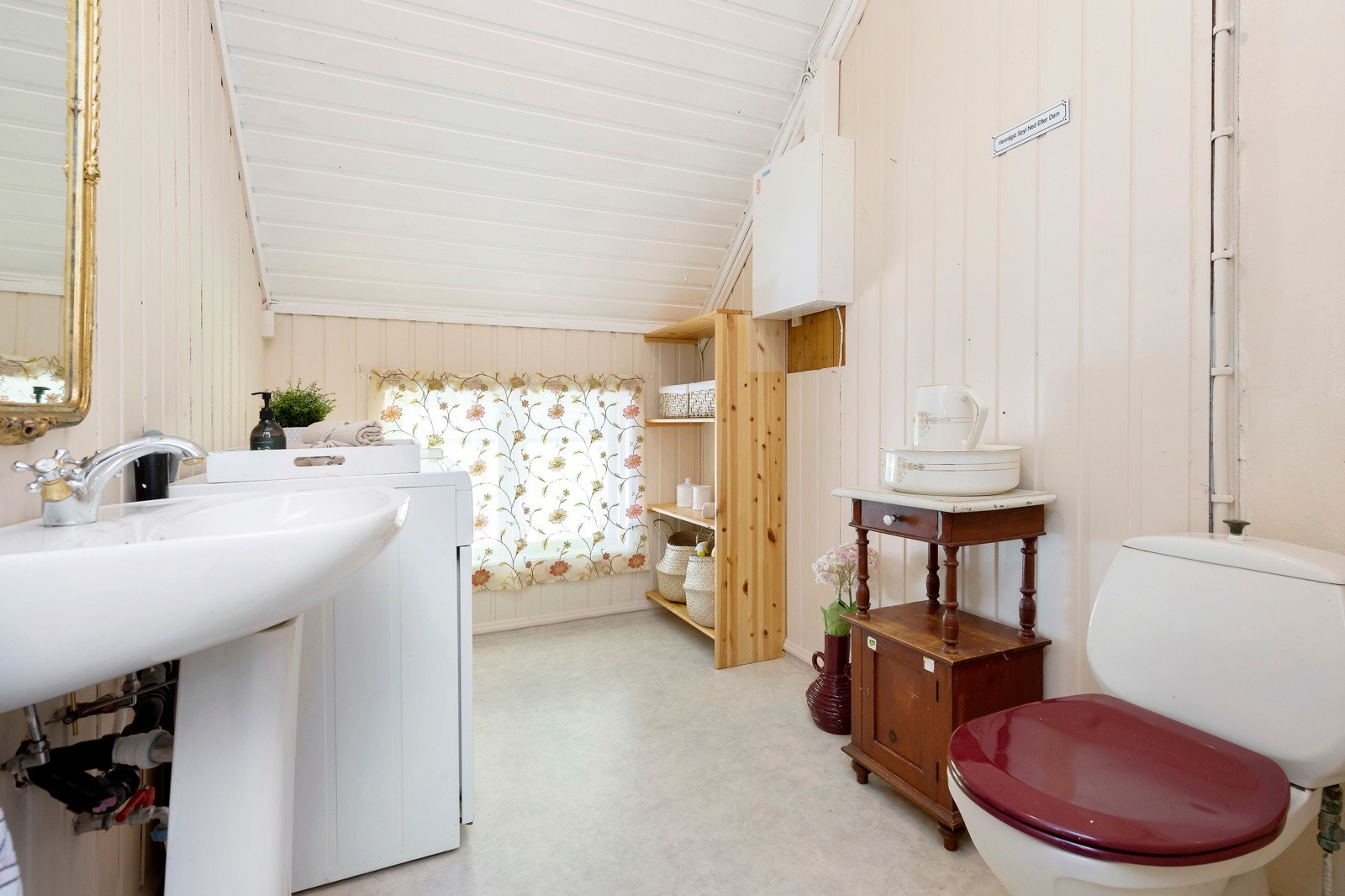 Vaskerom/ toalett i 2. etasje Galleribilde